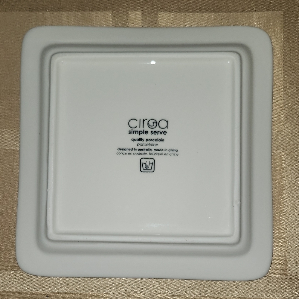 Ciroa White Porcelain Simple Serve Plate Set (4) - Picture 3 of 5